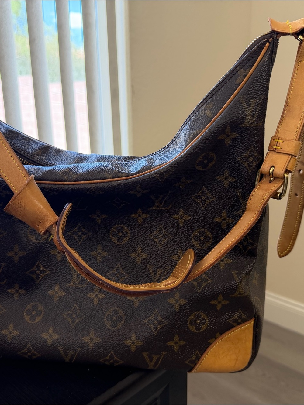 Louis Vuitton Brown Leather Interior Zip Pocket Shoulder Bag - Picture 13 of 16